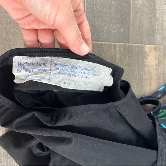 NWOT MiracleSuit One Piece Black and Blue Slimming Swimsuit - Picture 7 of 10